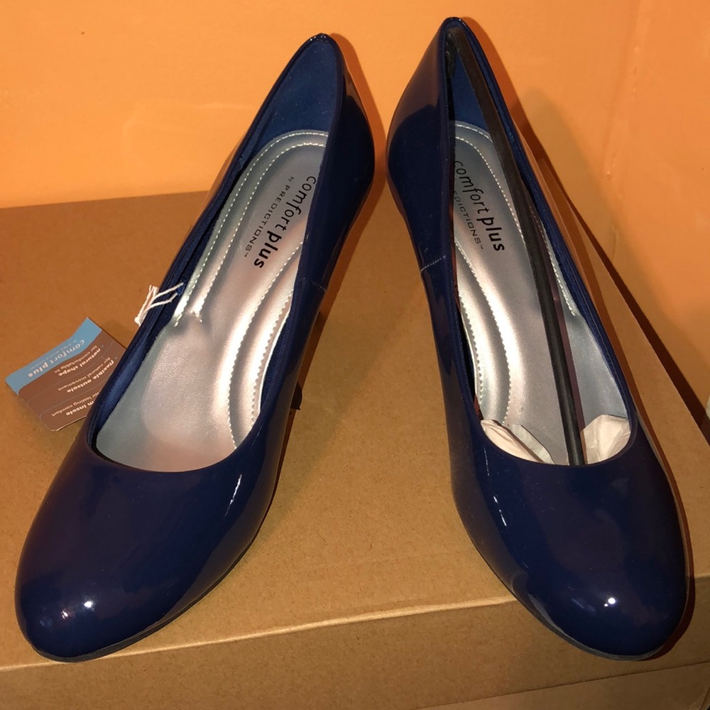 Navy blue patent leather pumps